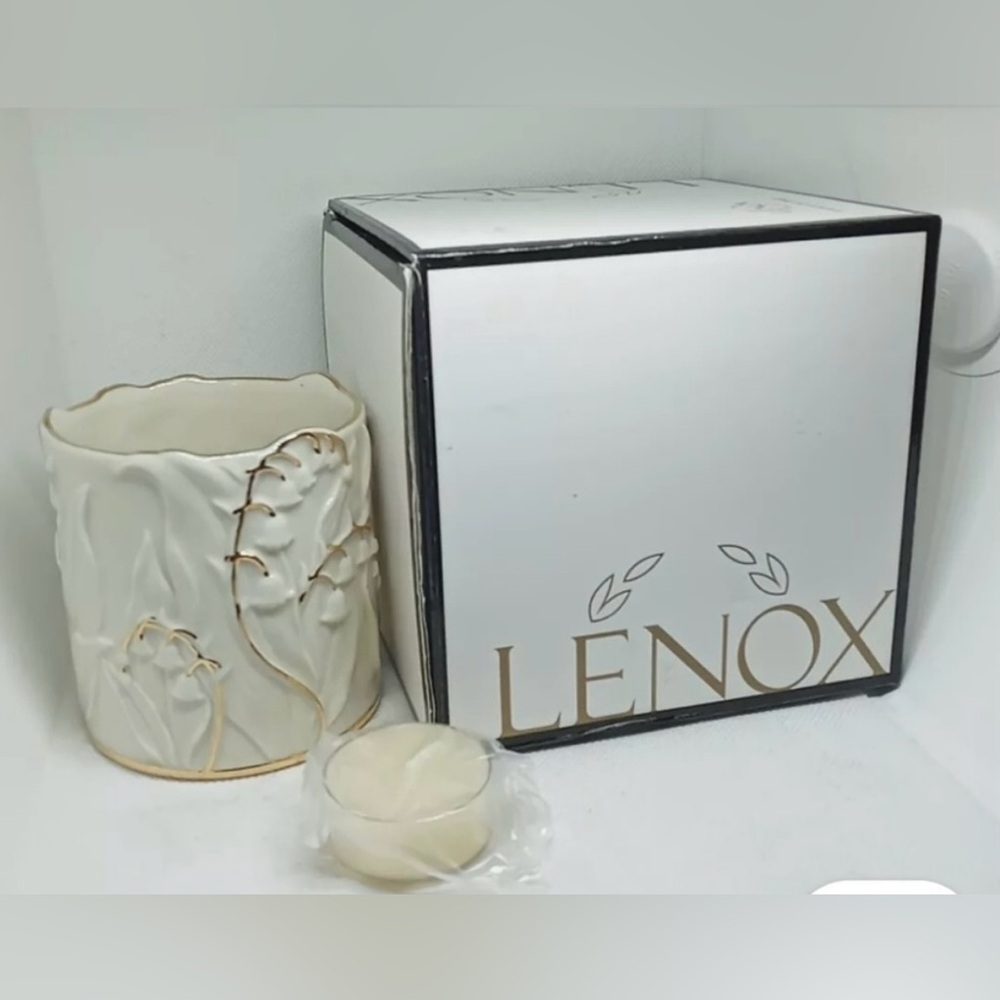 Lennox fine china ivory colour votive tea light with gold accents. New.